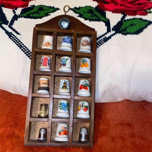 Antique Thimbles Collection With Display Wood Rack Lot 16p Metal & Porcelain - Picture 4 of 16